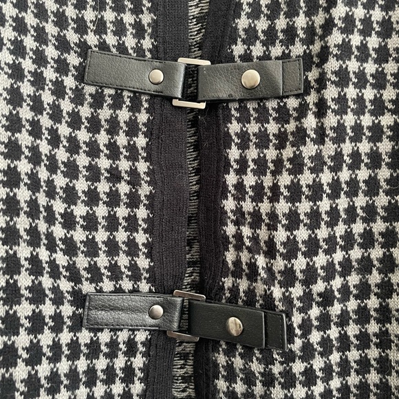 Northern Reflections Houndstooth Shawl/Sweater/Poncho - Picture 4 of 5